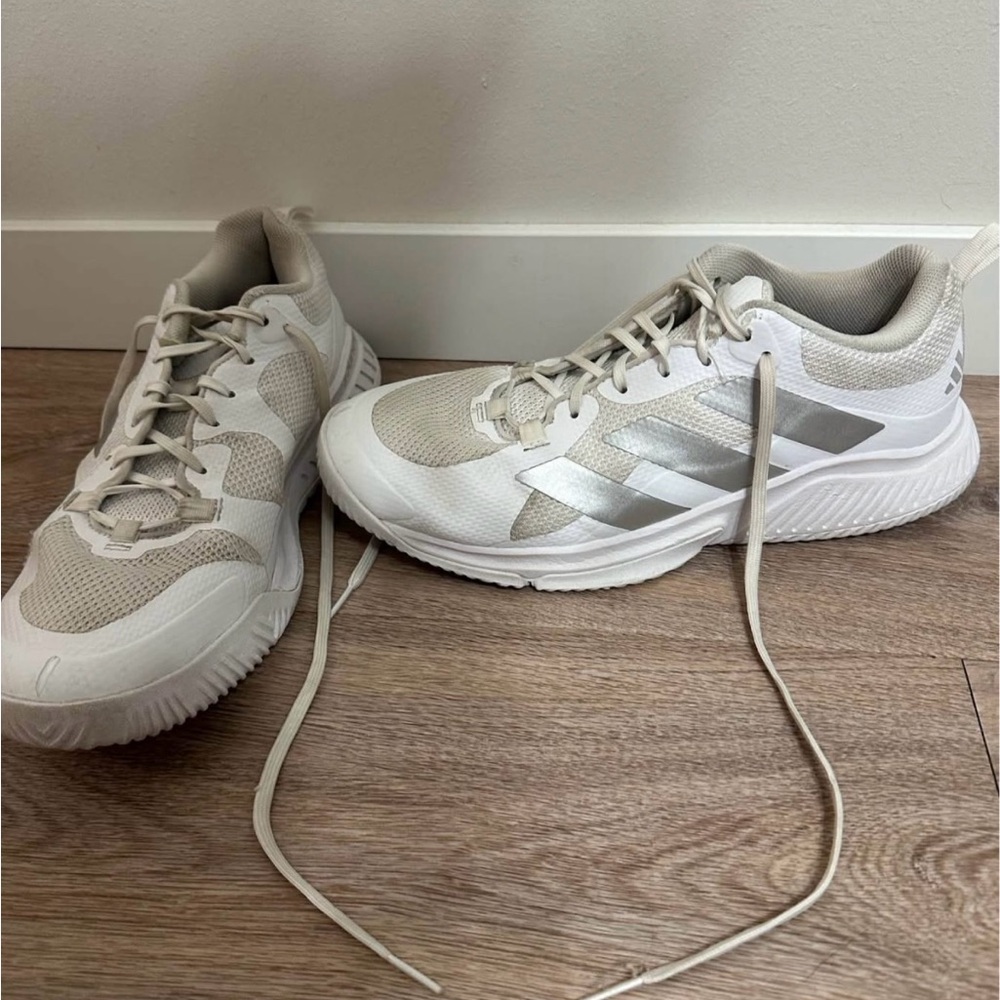 Womens size 11 adidas volleyball shoes great condition